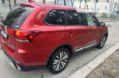 Позашляховик / Кросовер Mitsubishi Outlander 2019 в Києві