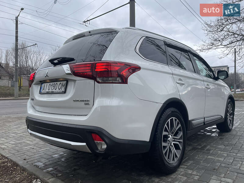 Внедорожник / Кроссовер Mitsubishi Outlander 2017 в Киеве