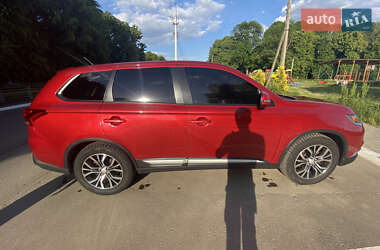 Позашляховик / Кросовер Mitsubishi Outlander 2015 в 