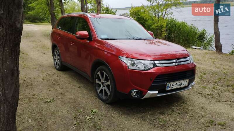 Внедорожник / Кроссовер Mitsubishi Outlander 2014 в Кривом Роге