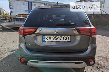 Позашляховик / Кросовер Mitsubishi Outlander 2019 в Києві