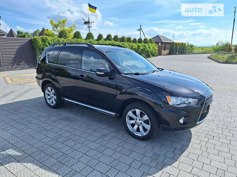 Позашляховик / Кросовер Mitsubishi Outlander 2012 в Стрию