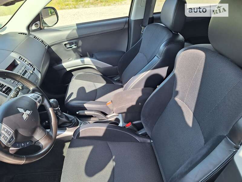 Позашляховик / Кросовер Mitsubishi Outlander 2012 в Стрию