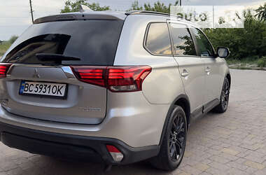 Внедорожник / Кроссовер Mitsubishi Outlander 2019 в Львове