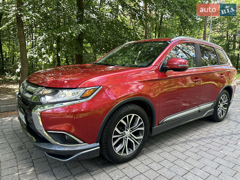 Внедорожник / Кроссовер Mitsubishi Outlander 2018 в Львове