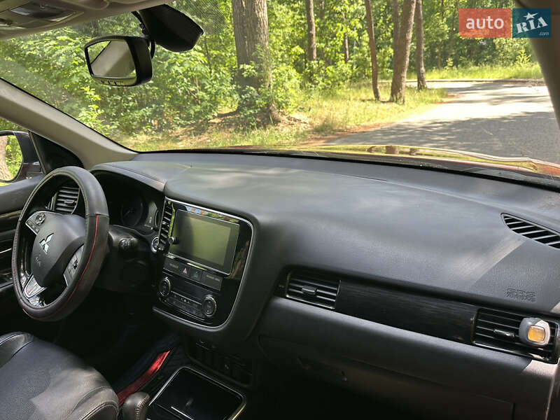Внедорожник / Кроссовер Mitsubishi Outlander 2018 в Львове
