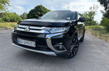 Позашляховик / Кросовер Mitsubishi Outlander 2017 в Кропивницькому