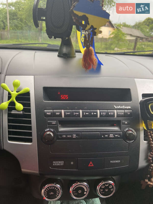 Позашляховик / Кросовер Mitsubishi Outlander 2010 в Старому Самборі