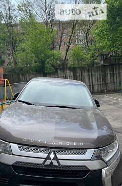 Позашляховик / Кросовер Mitsubishi Outlander 2021 в Києві
