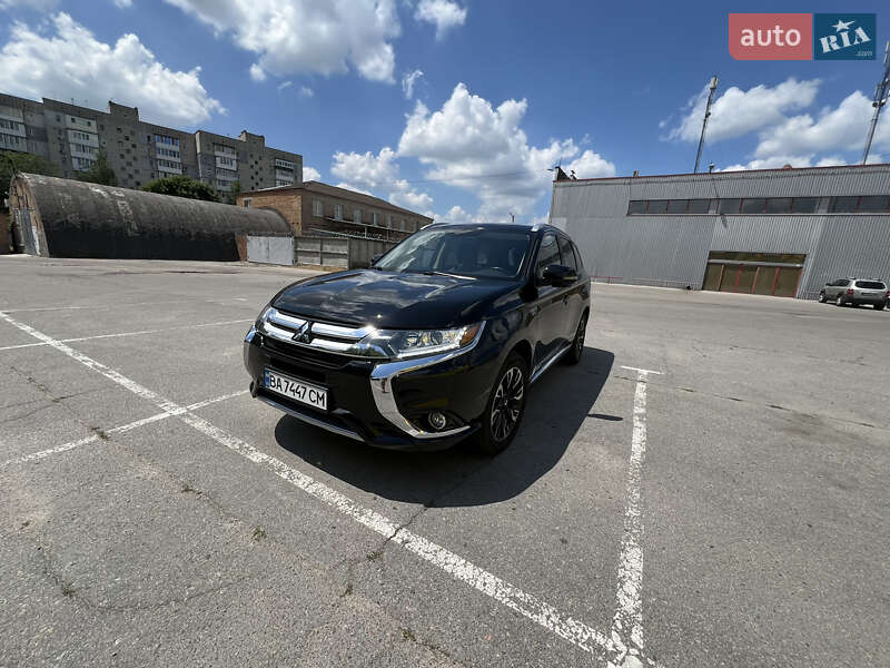 Позашляховик / Кросовер Mitsubishi Outlander 2017 в Кропивницькому