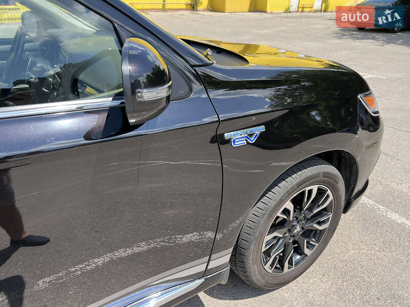 Позашляховик / Кросовер Mitsubishi Outlander 2017 в Кропивницькому