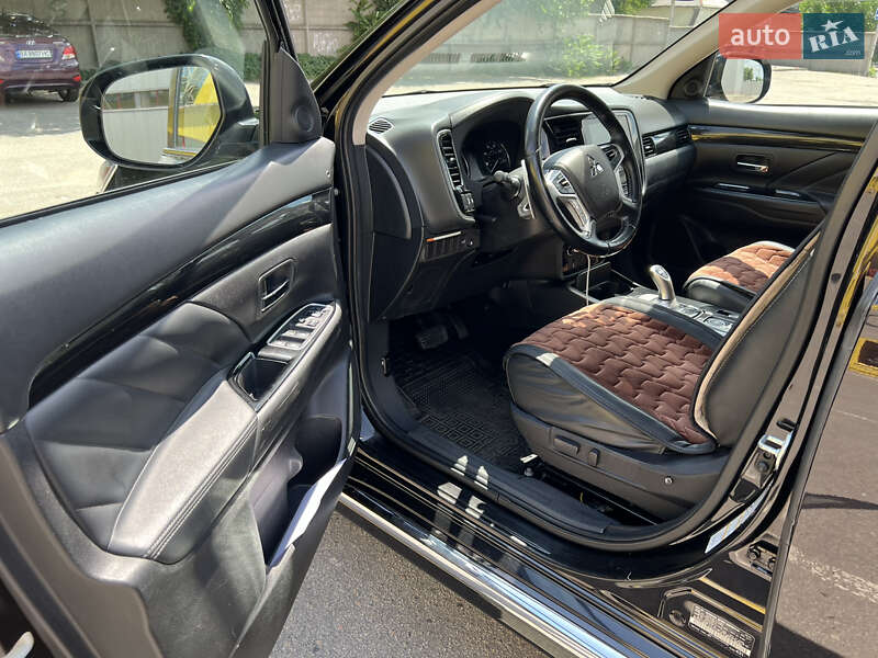 Позашляховик / Кросовер Mitsubishi Outlander 2017 в Кропивницькому