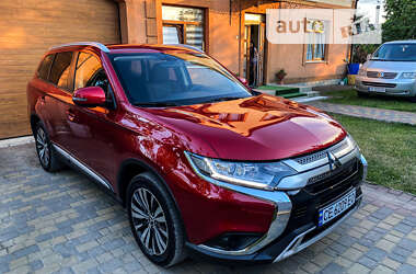 Внедорожник / Кроссовер Mitsubishi Outlander 2023 в Черновцах