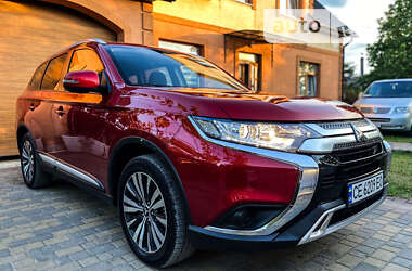 Внедорожник / Кроссовер Mitsubishi Outlander 2023 в Черновцах