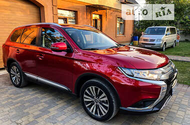 Внедорожник / Кроссовер Mitsubishi Outlander 2023 в Черновцах