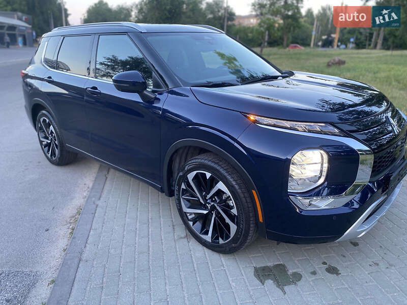 Позашляховик / Кросовер Mitsubishi Outlander 2022 в Запоріжжі