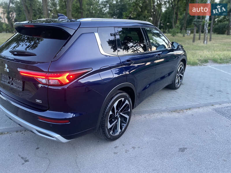 Позашляховик / Кросовер Mitsubishi Outlander 2022 в Запоріжжі
