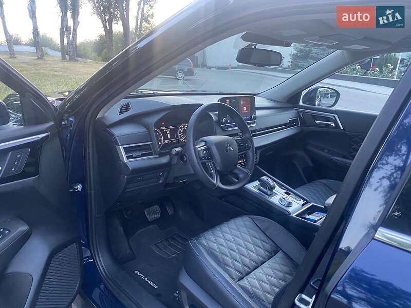 Позашляховик / Кросовер Mitsubishi Outlander 2022 в Запоріжжі