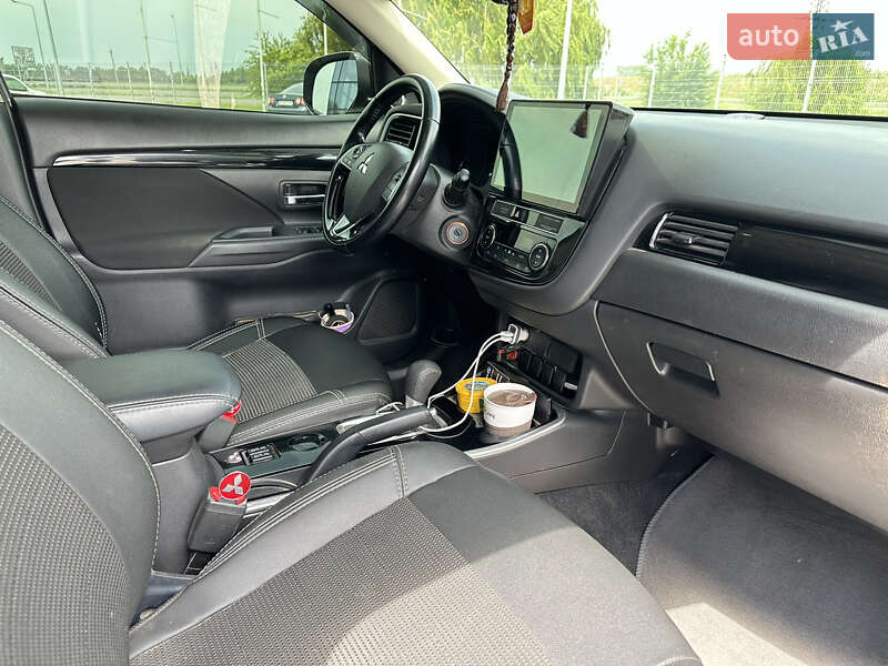 Внедорожник / Кроссовер Mitsubishi Outlander 2019 в Днепре