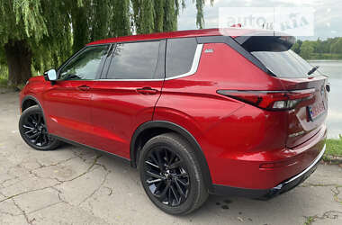 Внедорожник / Кроссовер Mitsubishi Outlander 2023 в Ровно