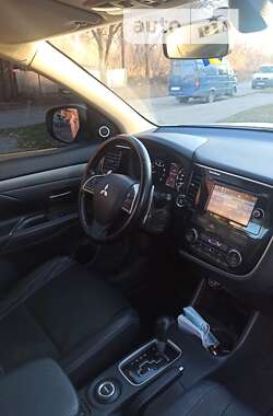 Внедорожник / Кроссовер Mitsubishi Outlander 2012 в Харькове