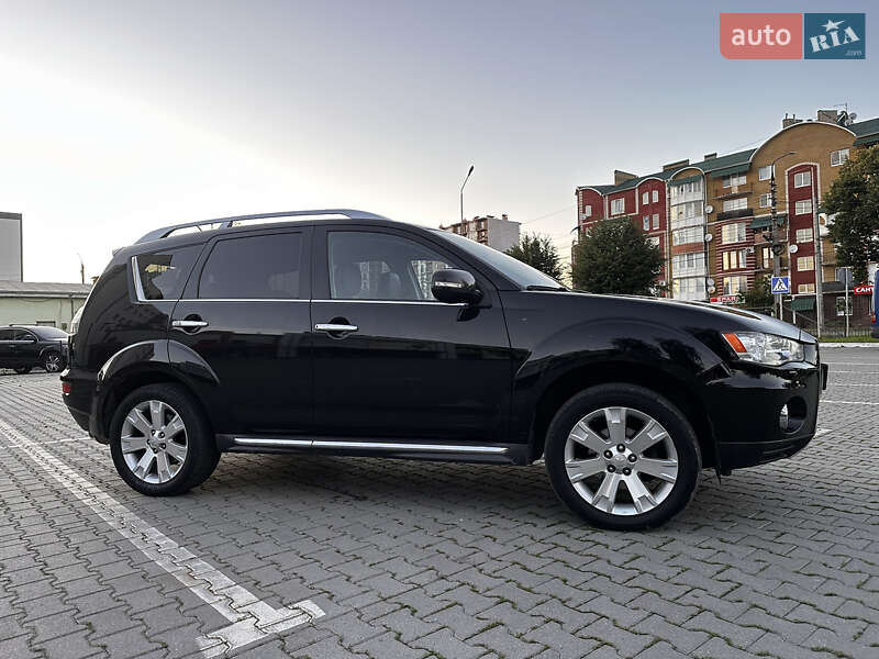 Позашляховик / Кросовер Mitsubishi Outlander 2010 в Чернівцях
