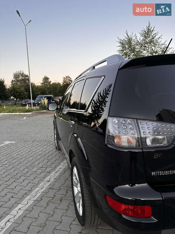Позашляховик / Кросовер Mitsubishi Outlander 2010 в Чернівцях