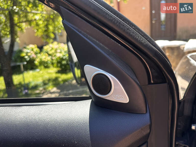 Позашляховик / Кросовер Mitsubishi Outlander 2010 в Чернівцях