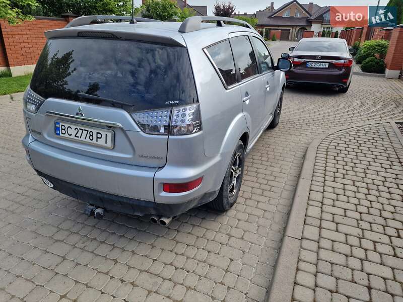 Внедорожник / Кроссовер Mitsubishi Outlander 2012 в Львове