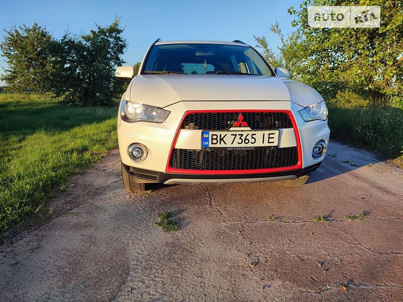 Внедорожник / Кроссовер Mitsubishi Outlander 2012 в Нежине