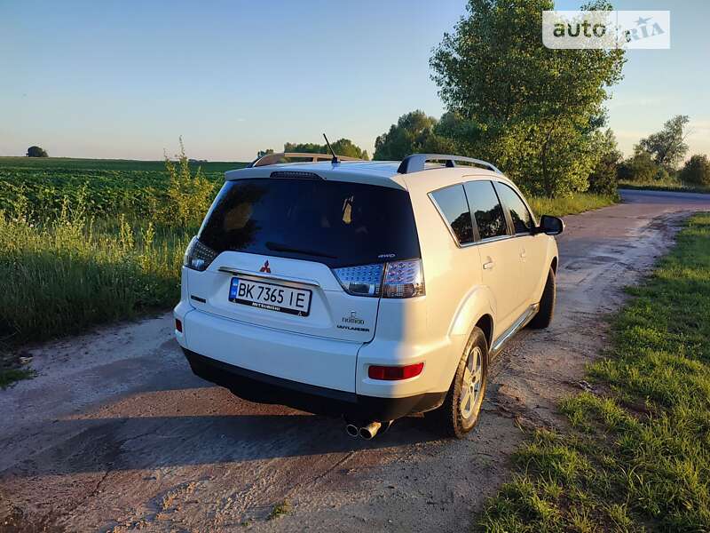 Внедорожник / Кроссовер Mitsubishi Outlander 2012 в Нежине