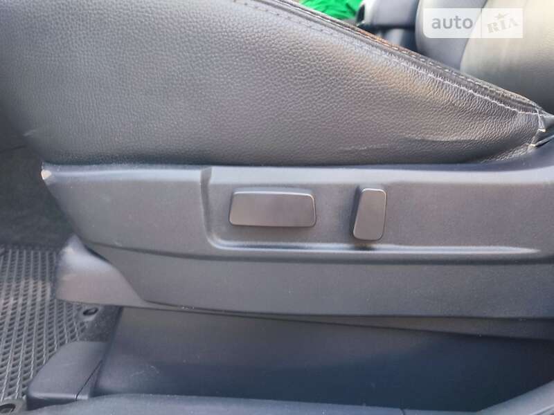 Внедорожник / Кроссовер Mitsubishi Outlander 2012 в Нежине