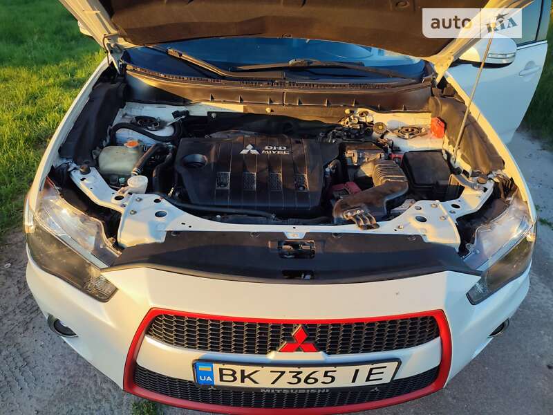 Внедорожник / Кроссовер Mitsubishi Outlander 2012 в Нежине