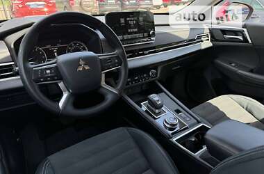 Внедорожник / Кроссовер Mitsubishi Outlander 2021 в Киеве