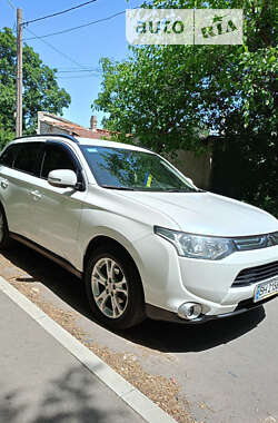 Позашляховик / Кросовер Mitsubishi Outlander 2012 в Одесі