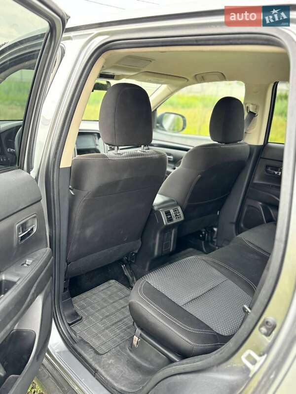 Внедорожник / Кроссовер Mitsubishi Outlander 2020 в Киеве