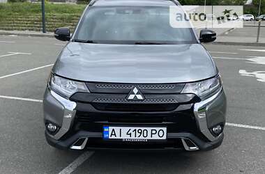 Внедорожник / Кроссовер Mitsubishi Outlander 2020 в Киеве