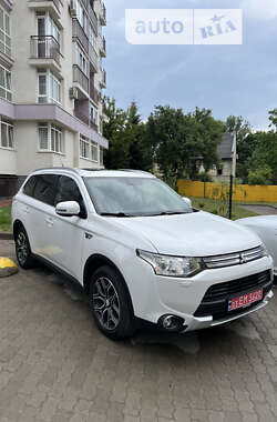 Внедорожник / Кроссовер Mitsubishi Outlander 2015 в Львове