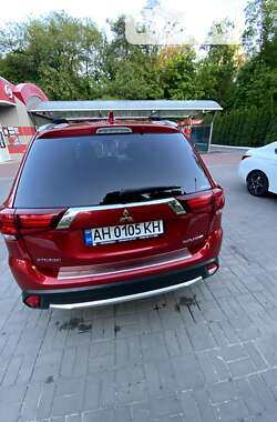Внедорожник / Кроссовер Mitsubishi Outlander 2017 в Киеве
