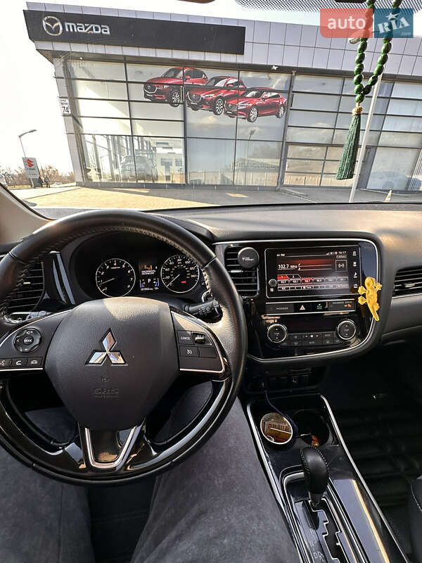 Позашляховик / Кросовер Mitsubishi Outlander 2018 в Запоріжжі