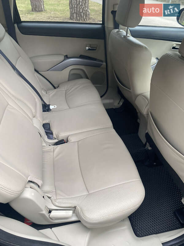 Внедорожник / Кроссовер Mitsubishi Outlander 2012 в Чернигове