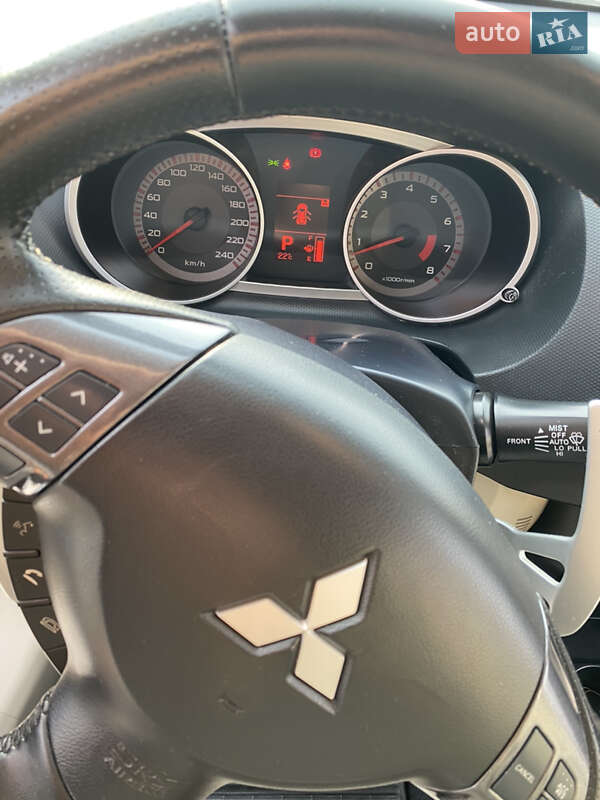 Позашляховик / Кросовер Mitsubishi Outlander 2007 в Києві