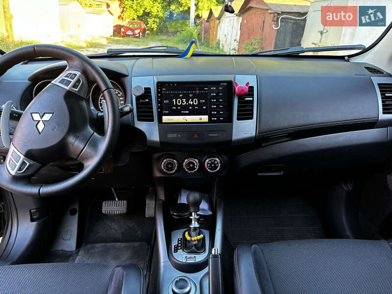 Внедорожник / Кроссовер Mitsubishi Outlander 2011 в Сумах
