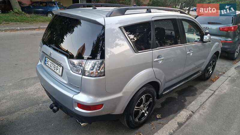 Внедорожник / Кроссовер Mitsubishi Outlander 2012 в Львове