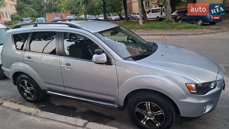 Внедорожник / Кроссовер Mitsubishi Outlander 2012 в Львове
