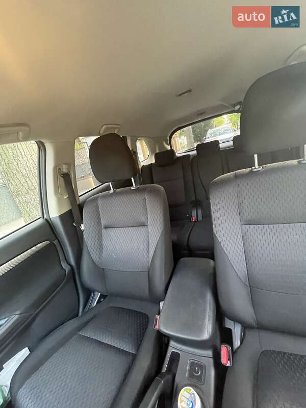 Позашляховик / Кросовер Mitsubishi Outlander 2012 в Ужгороді фото 2 Позашляховик / Кросовер Mitsubishi Outlander 2012 в Ужгороді