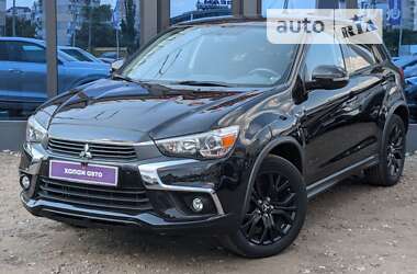 Позашляховик / Кросовер Mitsubishi Outlander 2017 в Києві