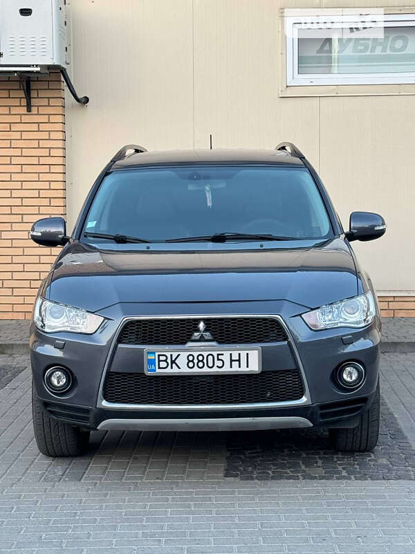 Внедорожник / Кроссовер Mitsubishi Outlander 2011 в Дубно