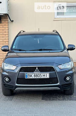 Внедорожник / Кроссовер Mitsubishi Outlander 2011 в 