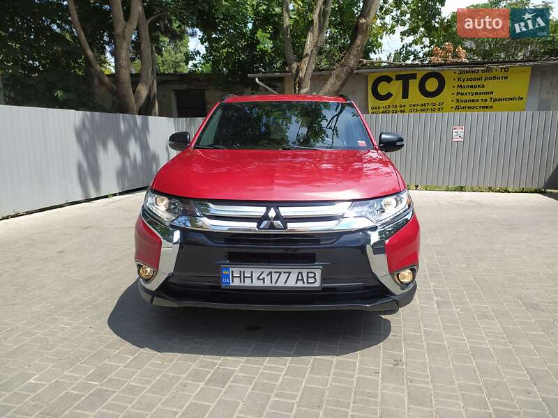Внедорожник / Кроссовер Mitsubishi Outlander 2017 в Одессе